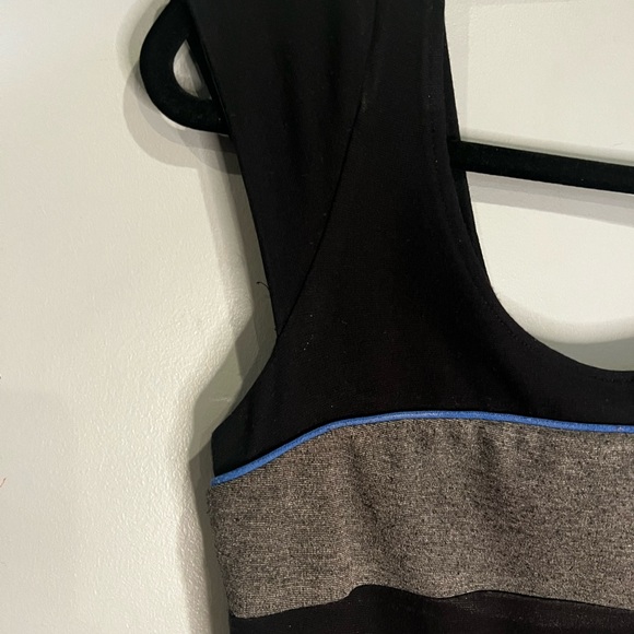 BCBG Max Azria Dress Size 4 with Pockets - Picture 3 of 7